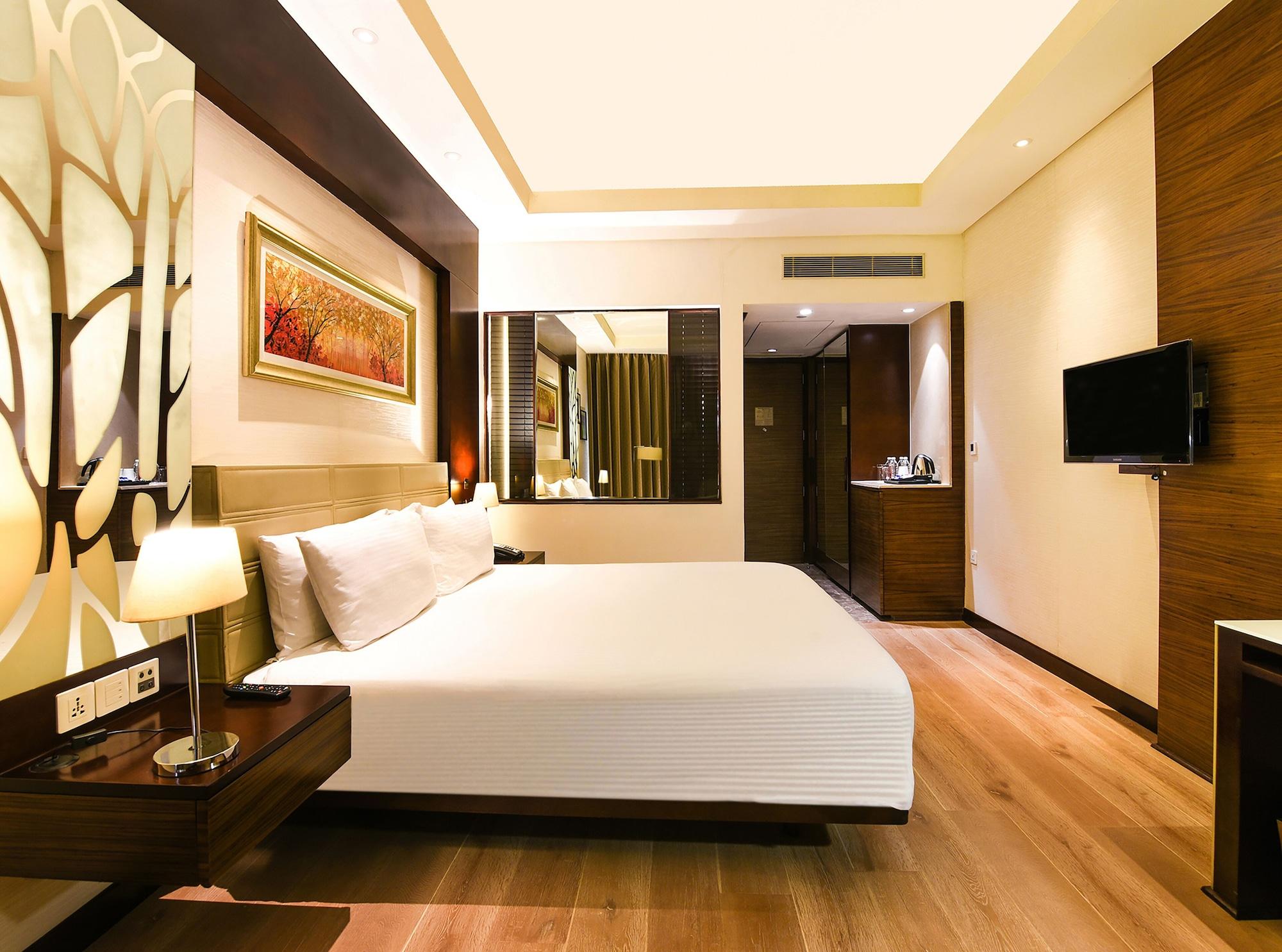 Doubletree By Hilton Gurugram Baani Square Hotel Gurgaon Exterior foto