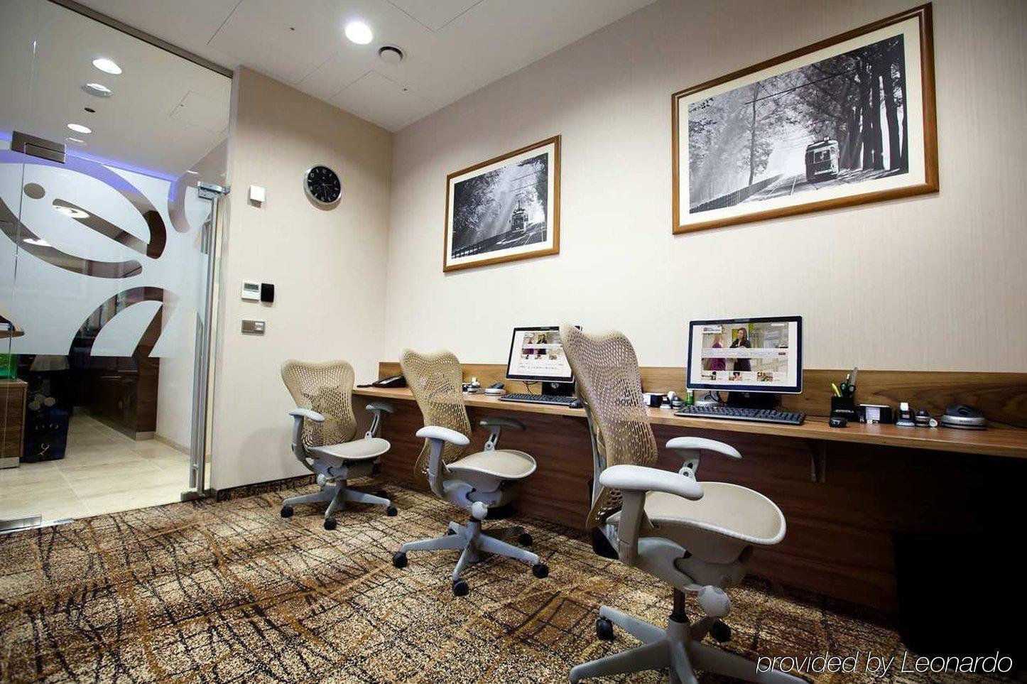 Doubletree By Hilton Gurugram Baani Square Hotel Gurgaon Facilități foto